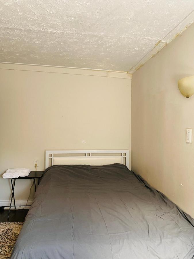 Lovely II Space Share A Room East York Canada 多伦多 外观 照片