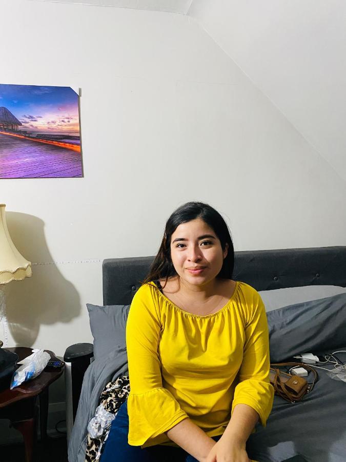Lovely II Space Share A Room East York Canada 多伦多 外观 照片