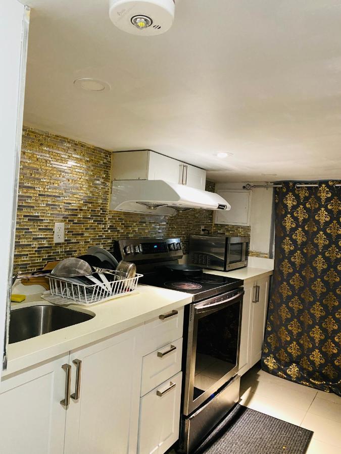 Lovely II Space Share A Room East York Canada 多伦多 外观 照片