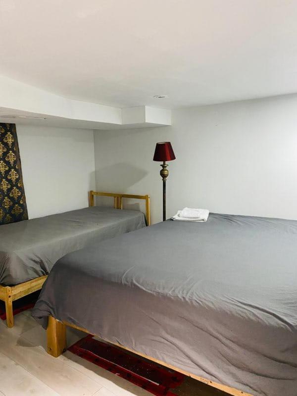Lovely II Space Share A Room East York Canada 多伦多 外观 照片