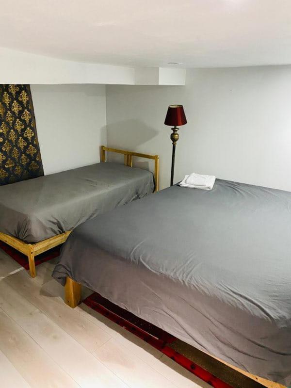 Lovely II Space Share A Room East York Canada 多伦多 外观 照片